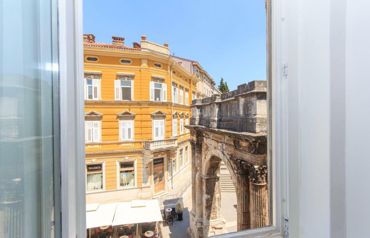 Appartment In Center With Parking Pula Buitenkant foto